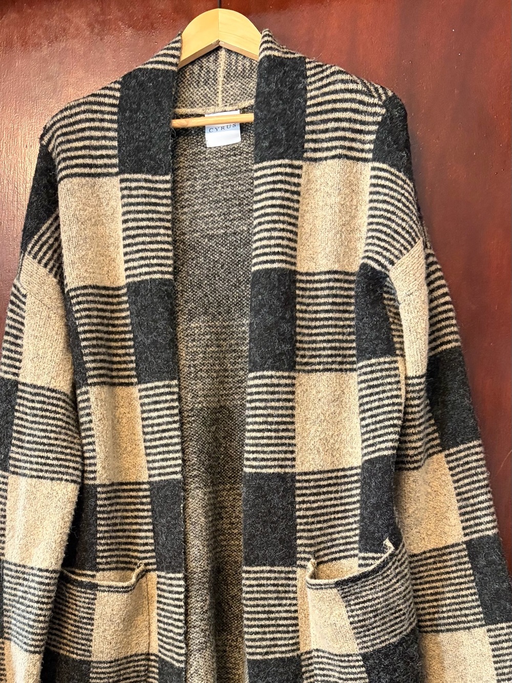Women’s CYRUS Black & Cream sweater